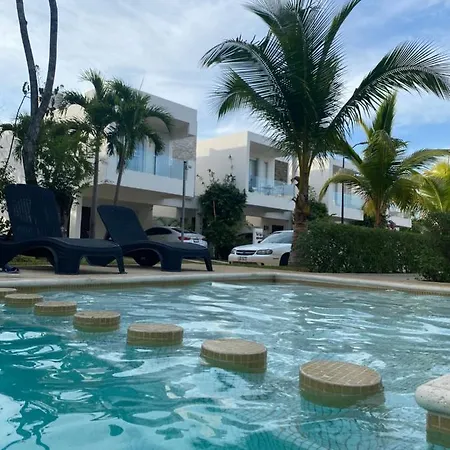 Cozy Family Vacation Home Near The Beach!